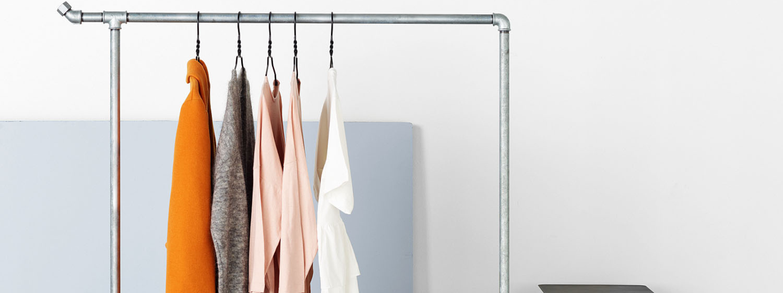 Stand-alone clothes racks
