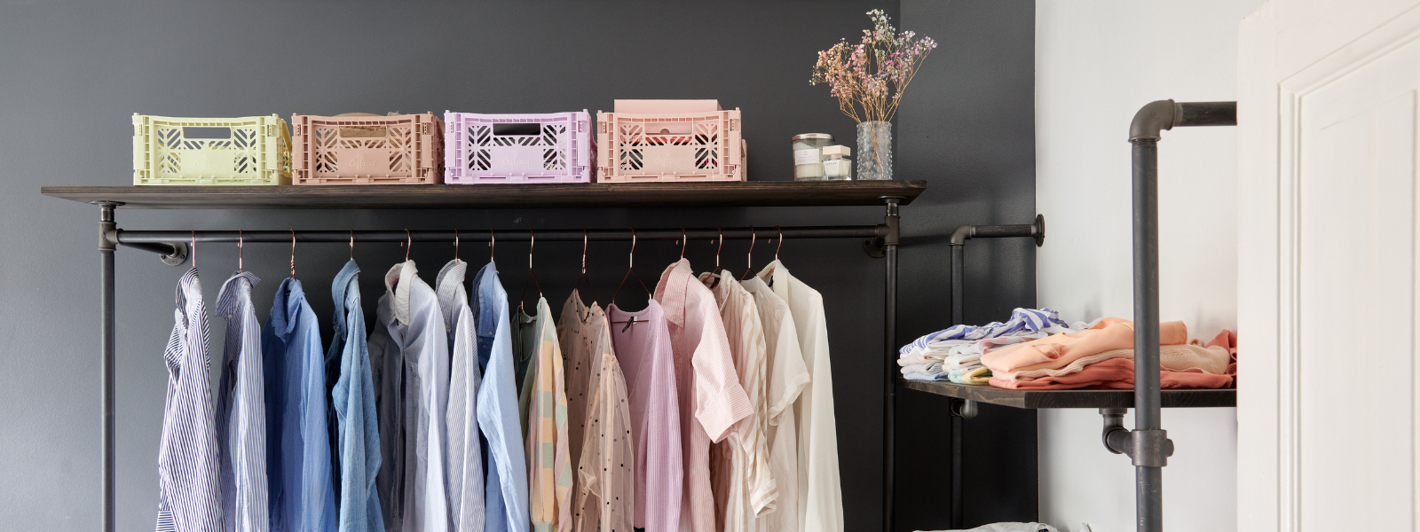 Wardrobe with hangers + shelves
